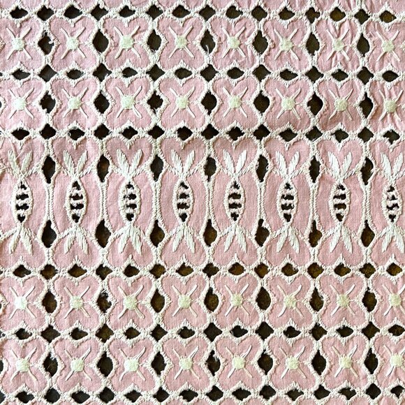 7 Count Vintage White & Pink Rectangular Eyelet Lace Doilies, Various Sizes - Picture 4 of 6